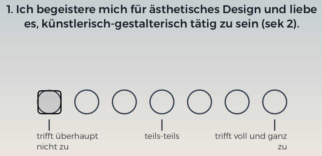 Bildschirmausschnitt einer Frage im Fragebogen in der App Circles. Es gibt 7 Antwortm&ouml;glichkeiten und 3 Beschriftungen: trifft &uuml;berhaupt nicht zu, teils teils, trifft voll und ganz zu. Die erste Schaltfl&auml;che ist umrahmt.
