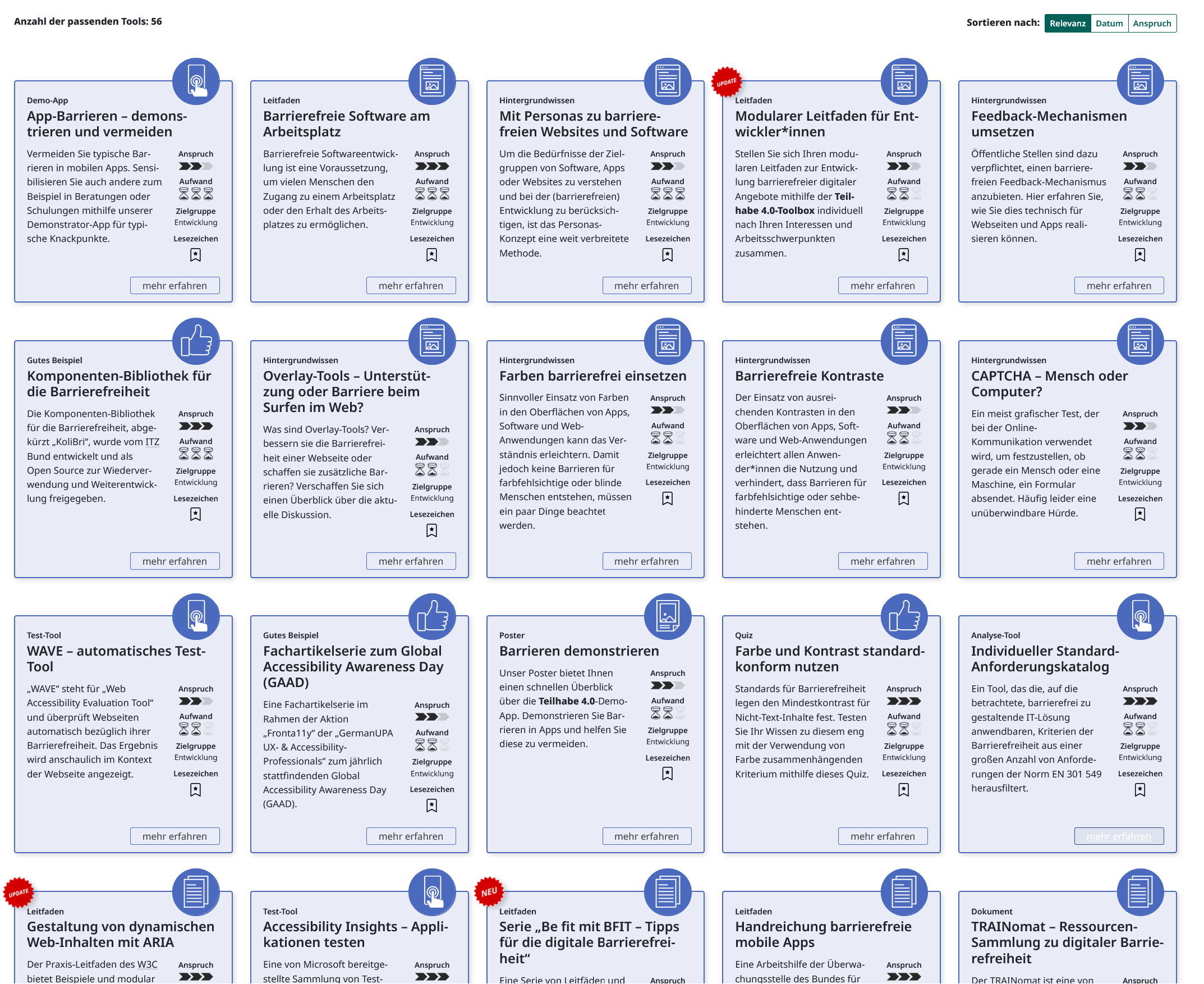 Screenshot eines Ausschnitts aller 56 Tools für die Zielgruppe Entwicklung. Die Tools sind in Form von Kacheln mit blauem Hintergrund dargestellt und enthalten neben einem Tooltitel und einer Beschreibung jeweils in der Ecke ein Icon, das zusätzlich den Tooltyp kennzeichnet.