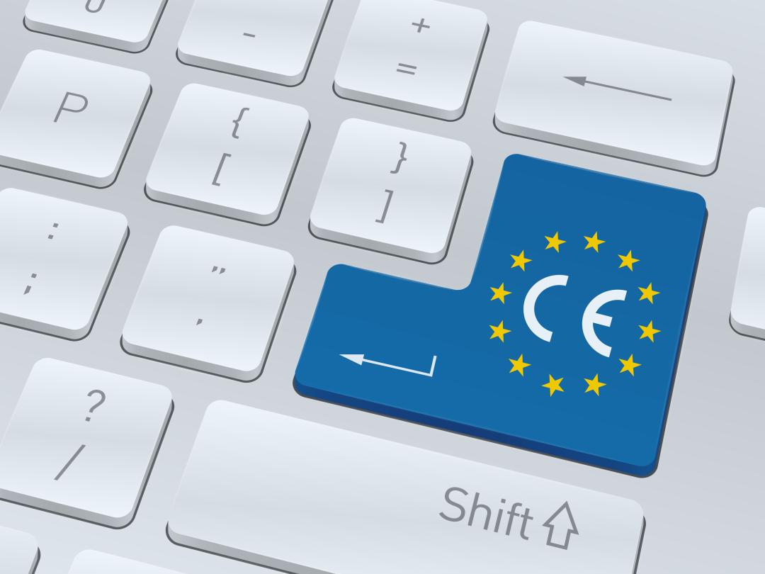 Grafik eines Ausschnitts einer Computertastatur, bei der die Eingabe-Taste durch ein europ&auml;isches CE-Zeichen ersetzt wurde